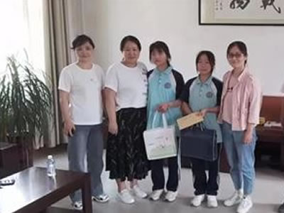 “代理妈妈”送温暖真情关爱伴成长
