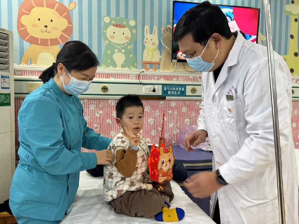 【过年啦】儿科病房的温暖小年