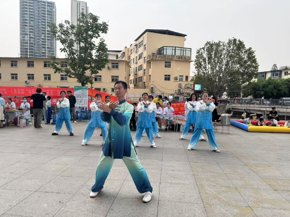 当夜市邂逅中医：推拿艾灸间的健康守护行动